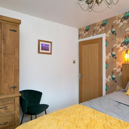 Pass The Keys Modern Coastal Home In Bull Bay Amlwch Bagian luar foto