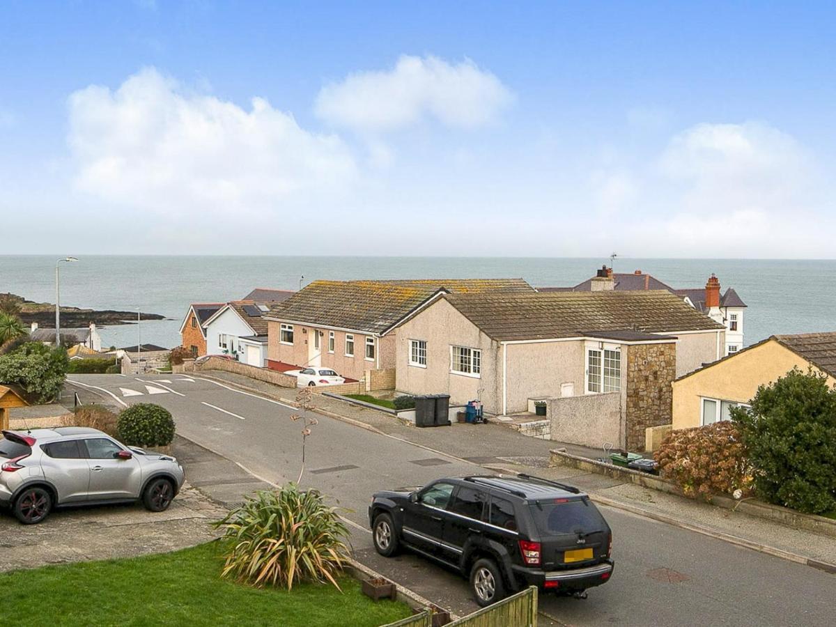 Pass The Keys Modern Coastal Home In Bull Bay Amlwch Bagian luar foto