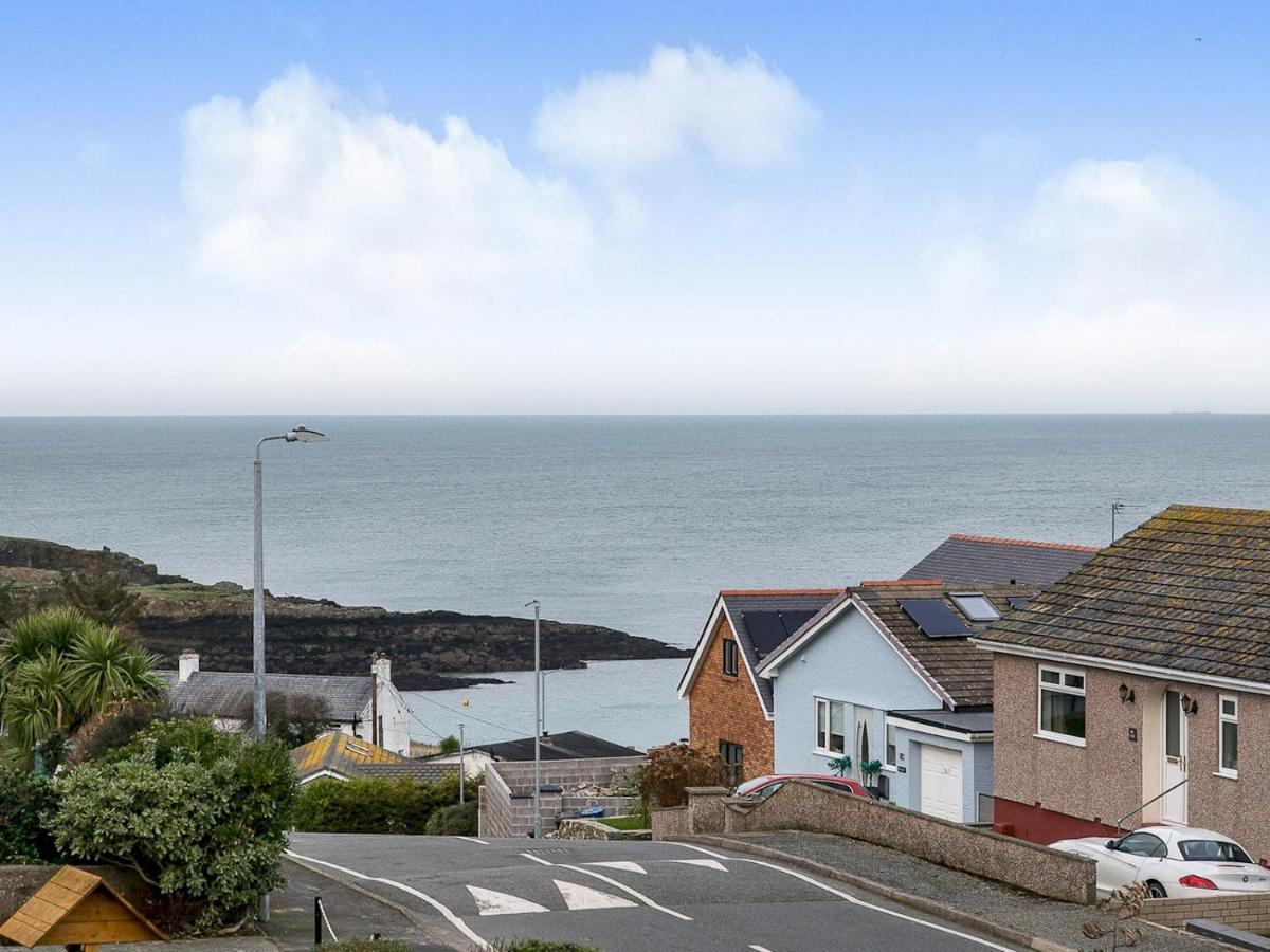 Pass The Keys Modern Coastal Home In Bull Bay Amlwch Bagian luar foto