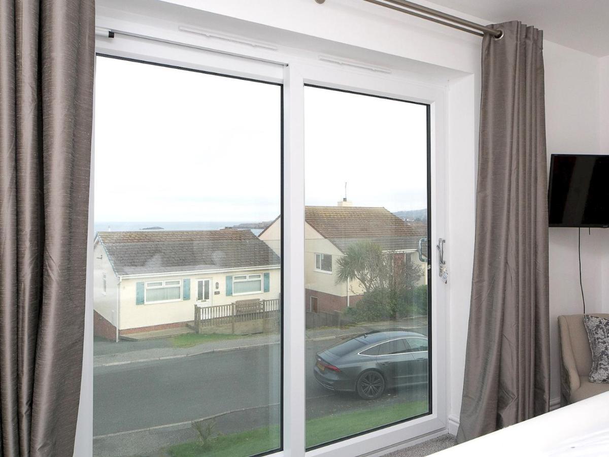 Pass The Keys Modern Coastal Home In Bull Bay Amlwch Bagian luar foto