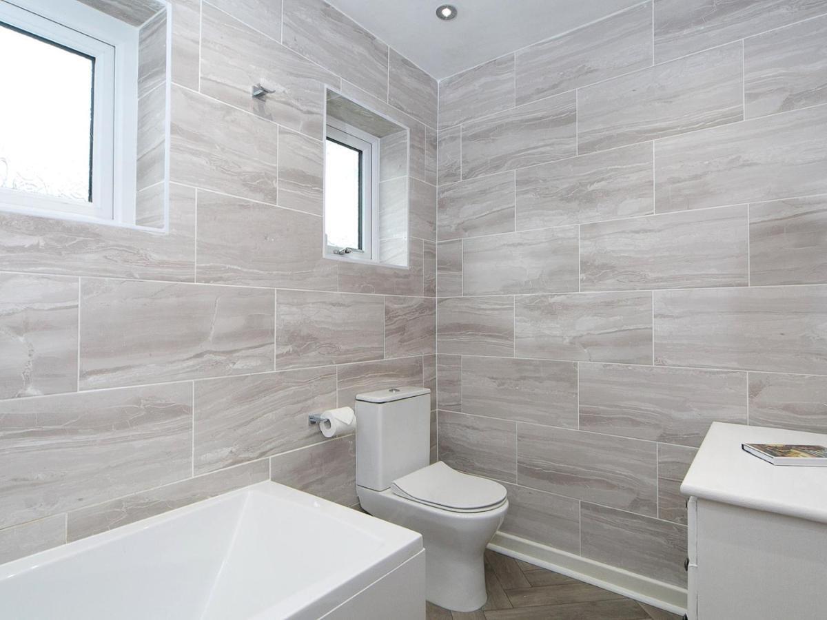 Pass The Keys Modern Coastal Home In Bull Bay Amlwch Bagian luar foto