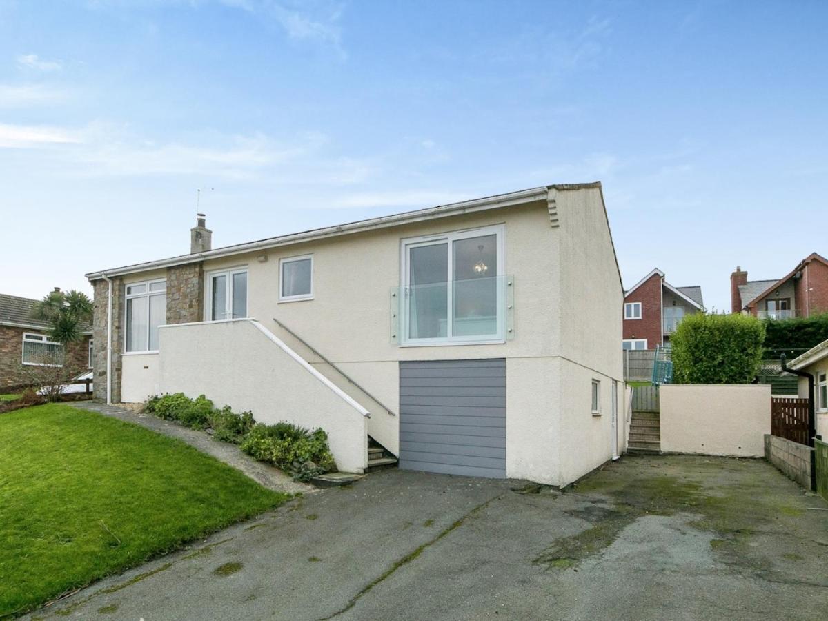 Pass The Keys Modern Coastal Home In Bull Bay Amlwch Bagian luar foto