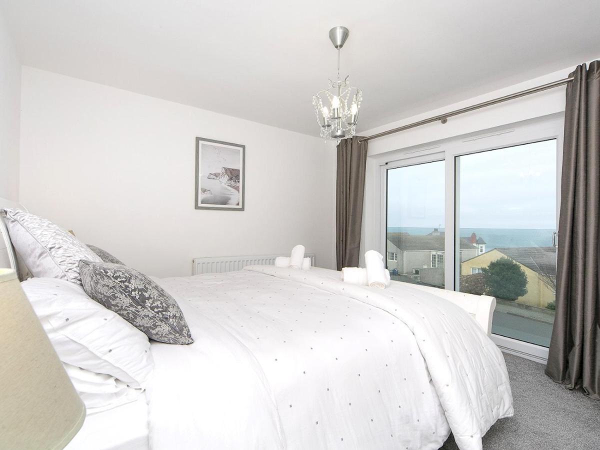 Pass The Keys Modern Coastal Home In Bull Bay Amlwch Bagian luar foto