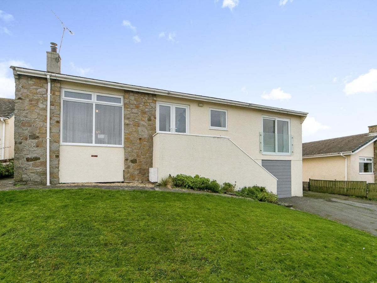 Pass The Keys Modern Coastal Home In Bull Bay Amlwch Bagian luar foto